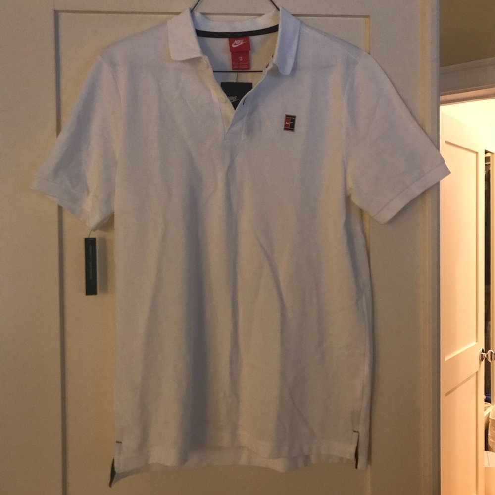 Nike Men’s Medium.